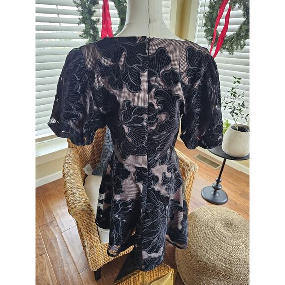 Revolve X Elliatt Zara Flower Applique Mini Dress Women's M Lined Cocktail Party - Picture 3 of 11